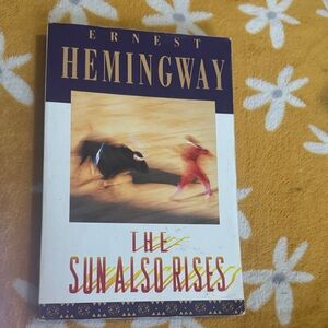 Ernest Hemingway - The Sun Also Rises (White & Purple Cover)